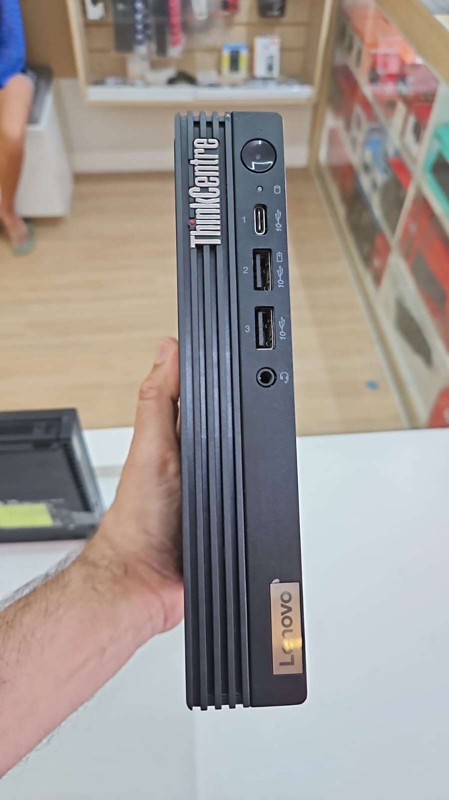 Mini PC Lenovo M80q Gen 4 (I5 13ª Geração - 08GB RAM DDR5 - SSD 240GB)